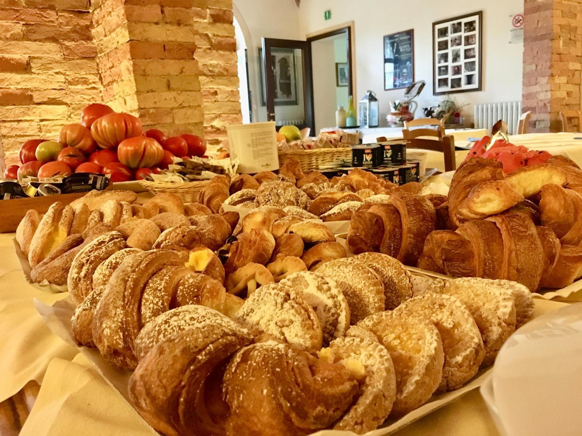 Le Vecchie Cantine Ξενοδοχείο Chianni Εξωτερικό φωτογραφία